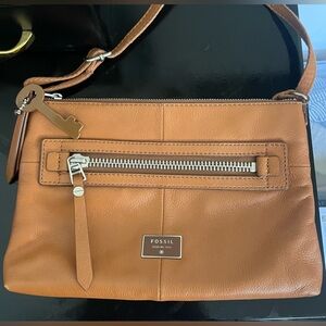 Fossil Leather Crossbody Sling Dawson Purse- Light brown/Clay